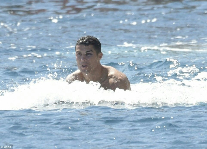 Zašto Ronaldo lakira nokte na nogama? (FOTO)