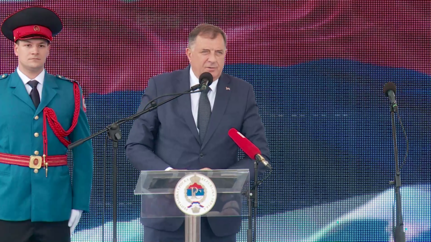 Dan proboja koridora: Dok su sveštenici služili parastos za 855 poginulih srpskih boraca, Dodik na istom mjestu zapjevao?!