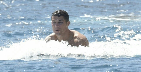 Zašto Ronaldo lakira nokte na nogama? (FOTO)