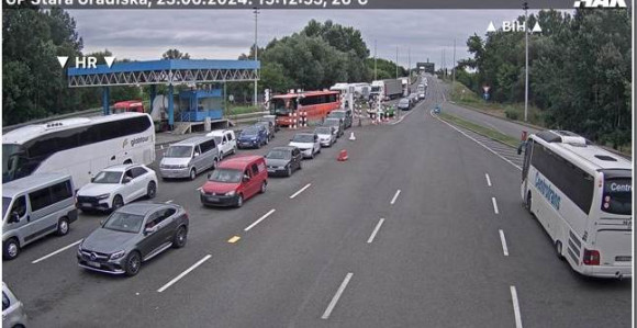 Strpljenje na testu: Kolone vozila na ulazu u Hrvatsku