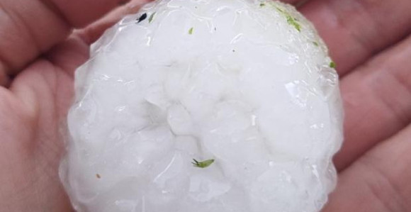 Tutin i Sjenica: Grad kao jaje oštetio automobile