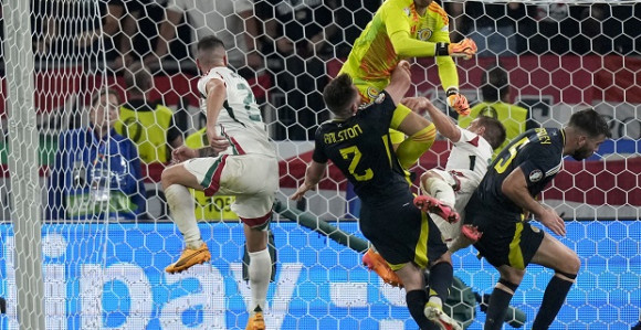 Mađarska golom u nadoknadi izbacila Škotsku sa EP