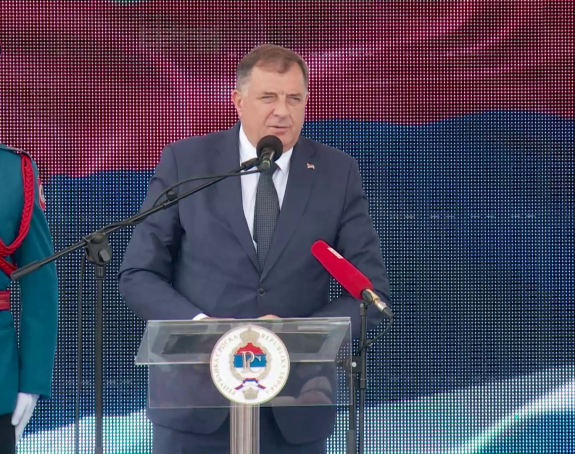 Dan proboja koridora: Dok su sveštenici služili parastos za 855 poginulih srpskih boraca, Dodik na istom mjestu zapjevao?!