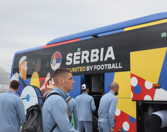 Фудбалери Србије напустили Аугсбург, вечерас стижу у БГ