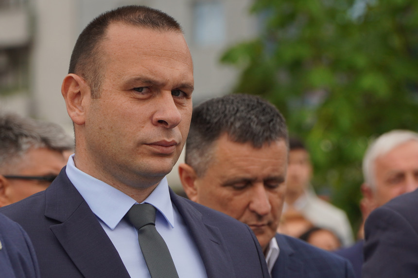 ЦИК казнио СНСД због злоупотребе дјеце у политици