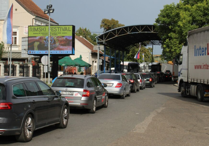 Povremeno duže kolone na dva granična prelaza