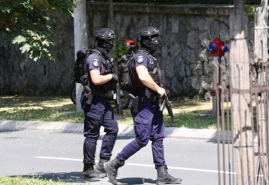 У току велика полицијска акција хапшења сарадника