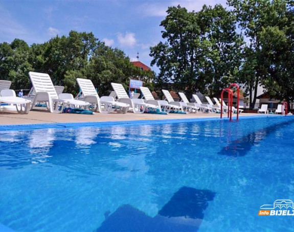 На базенима код Бијељине из воде извучен младић