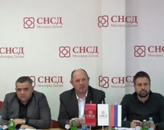 Igor Dodik ponovo u Trebinju, pokušaj pomirenja crvenih SNSD ruža