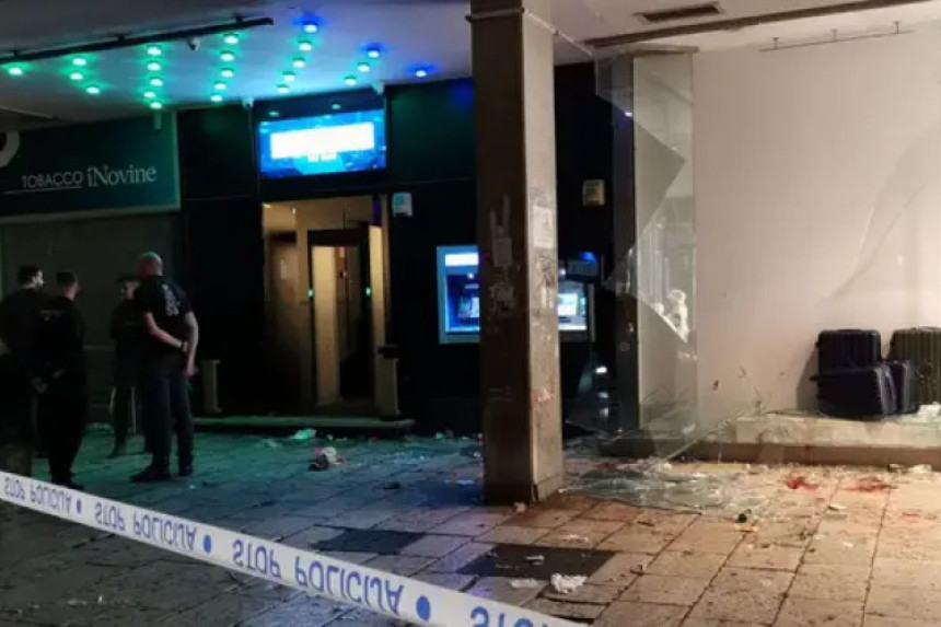 Palo staklo ispred noćnog kluba, 15 osoba povrijeđeno