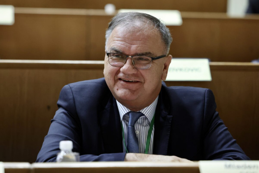 Ivanić: Vlast uvlači IRB u tešku i rizičnu situaciju