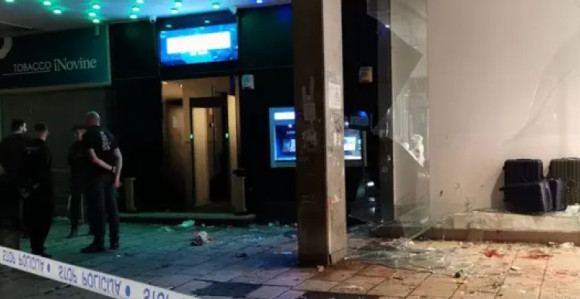 Palo staklo ispred noćnog kluba, 15 osoba povrijeđeno