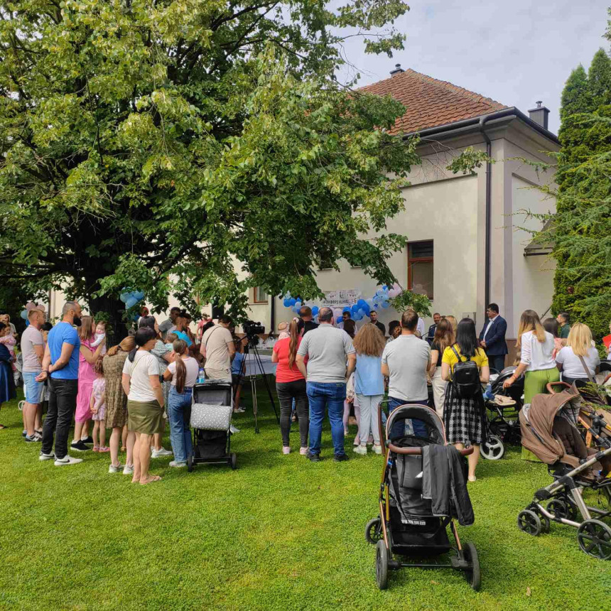 U Loparama održana "Konferencija beba"