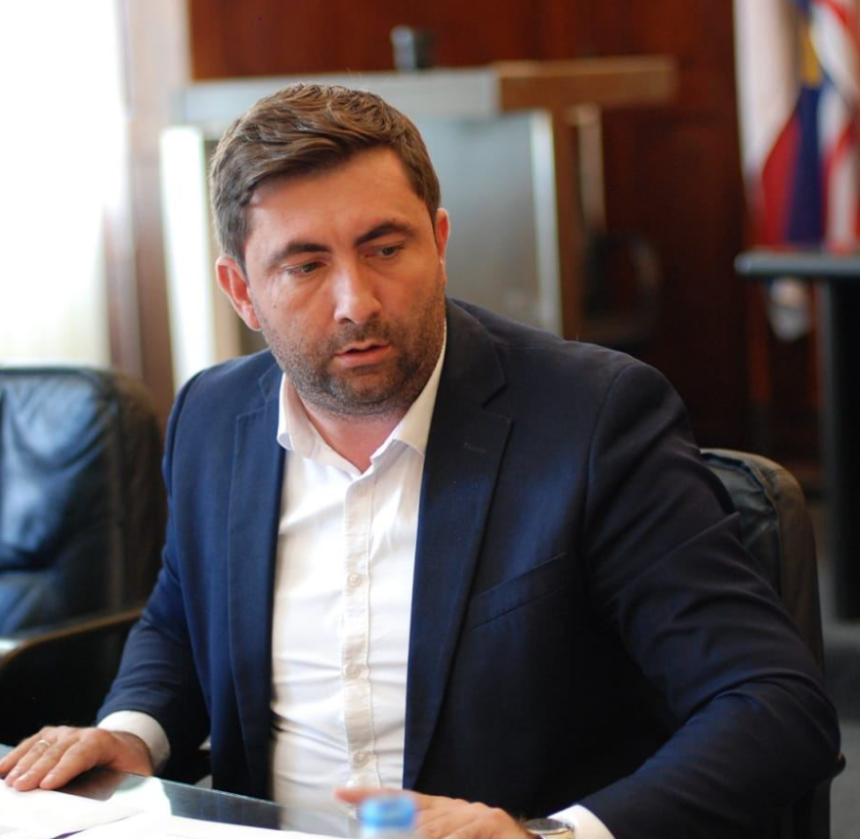 Петровић подијелио највеће стипендије студентима, па добио кривичну пријаву