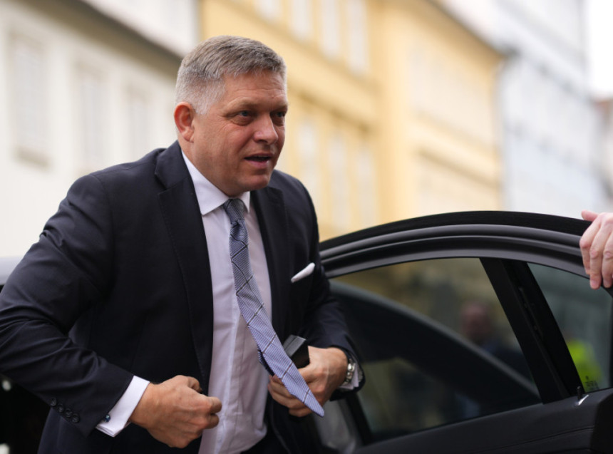Фицо се први пут појавио у јавности након рањавања