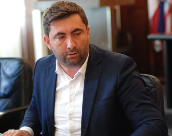 Петровић подијелио највеће стипендије студентима, па добио кривичну пријаву