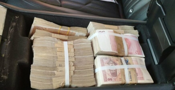Држављанин Србије у Хрватску покушао унијети 333.000 КМ