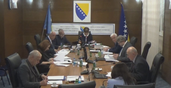 Zakonodavci ne žele da sijeku granu na kojoj sjede