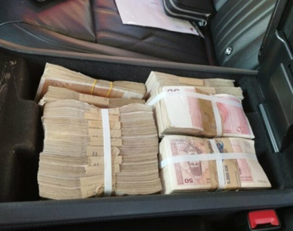 Држављанин Србије у Хрватску покушао унијети 333.000 КМ