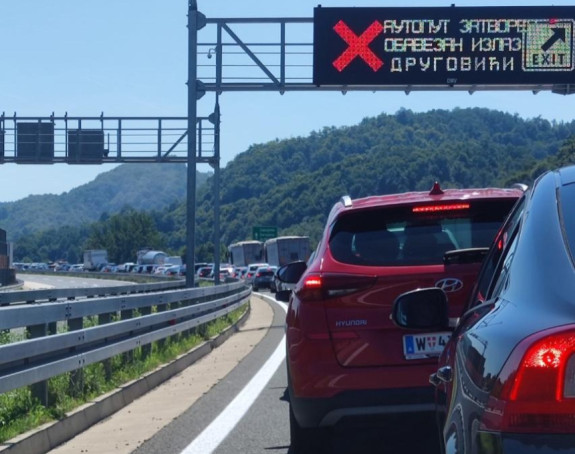 Prohodna dionica auto-puta na kojoj se zapalio kamion