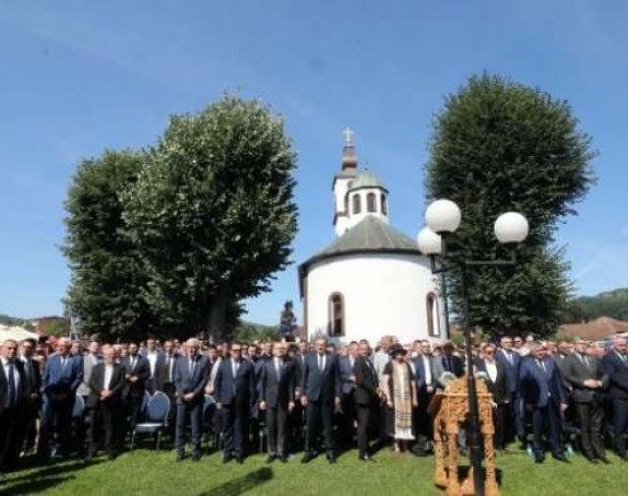 "Бол и сузе мајки Братунца су јаче од лажи"