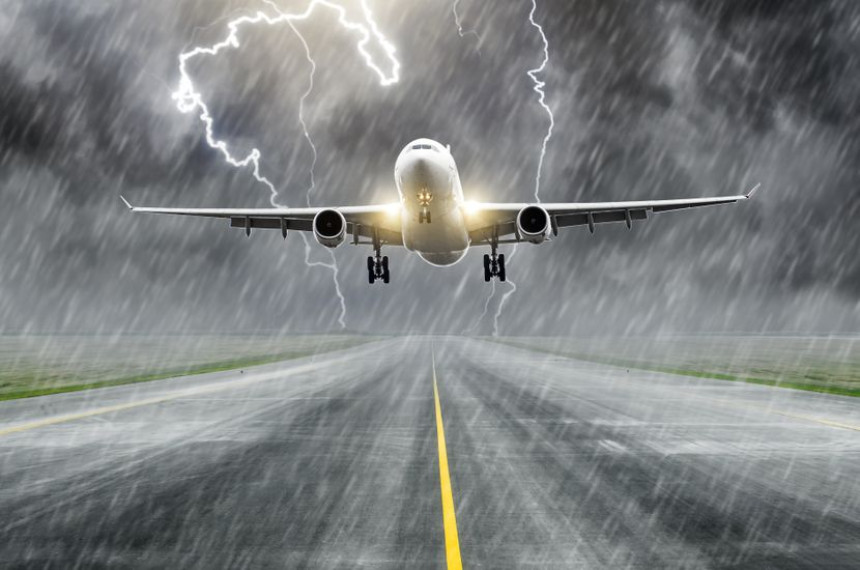 Grom udario u avion! "To je bio let iz pakla"