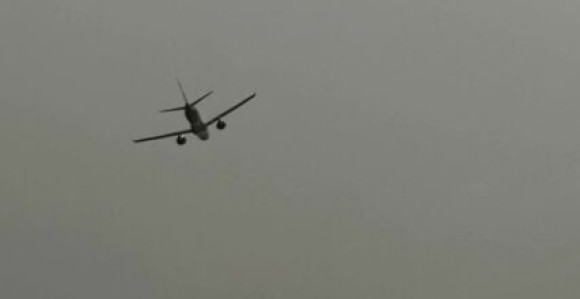 Masovna tuča putnika -  avion prinudno sletio