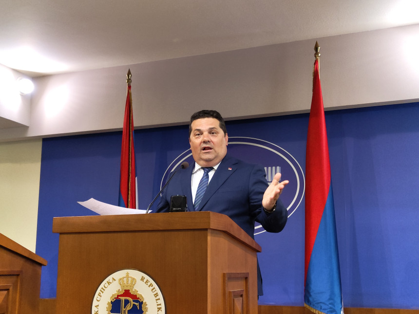 "Poslanici tražili da se otkaže posebna sjednica NS RS"