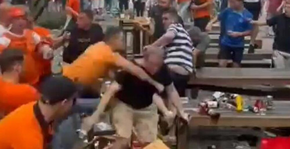Totalni haos u Dortmundu: Tuča navijača (VIDEO)
