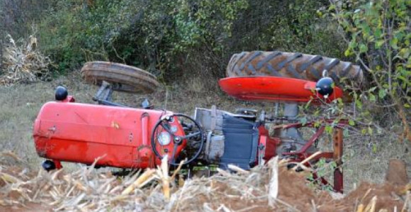 Prevrnuo se traktor u Prijedoru, smrtno stradao muškarac