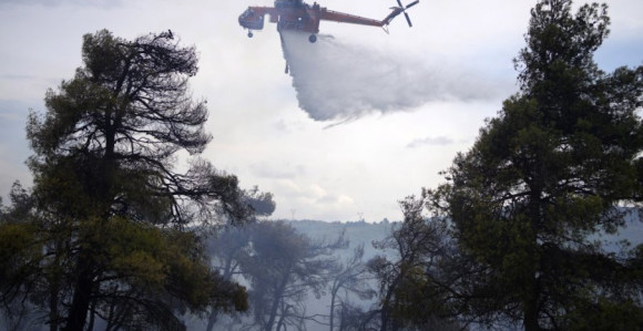 Požar u Grčkoj van kontrole, poslato hitno upozorenje