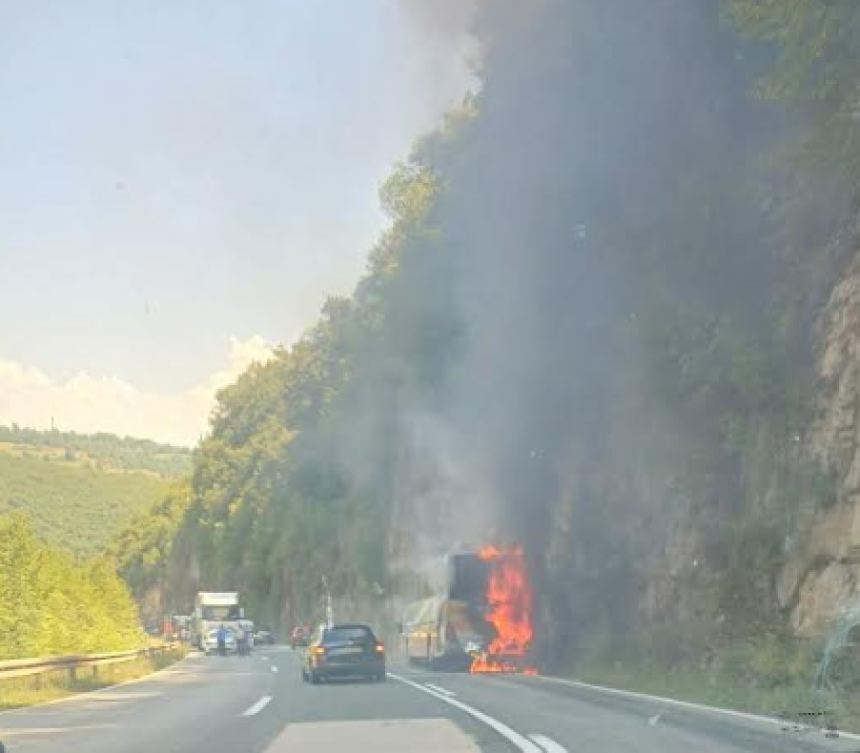 Zapalio se autobus na putu Banjaluka - Mrkonjić Grad