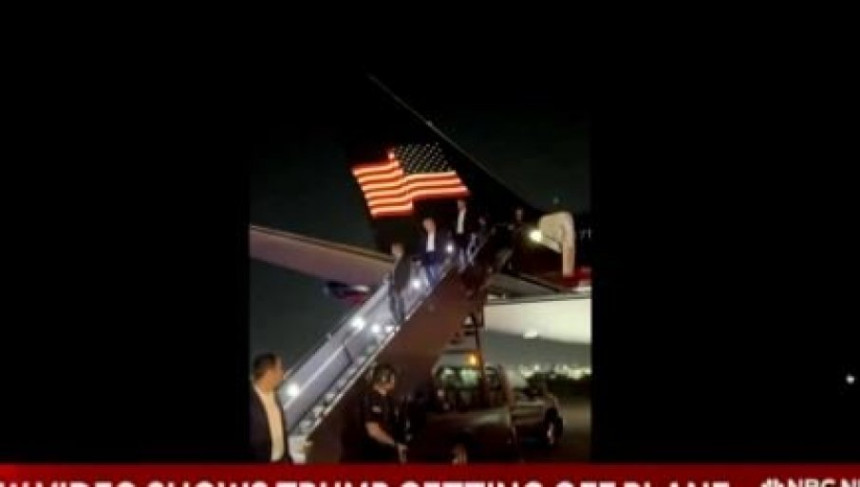 МСНБЦ: Трамп слетио у Њу Џерзи, изашао из авиона (ВИДЕО)
