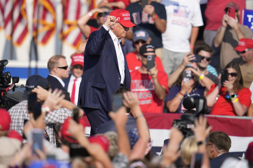 Ново обраћање Трампа: Американци морају бити уједињени