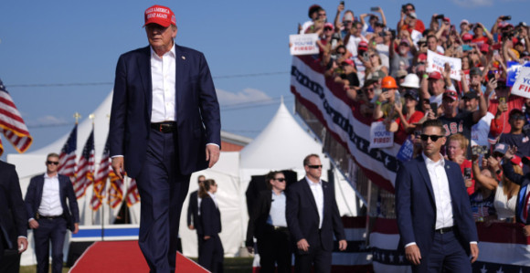 Tramp prikuplja donaciju za porodicu ubijenog vatrogasca