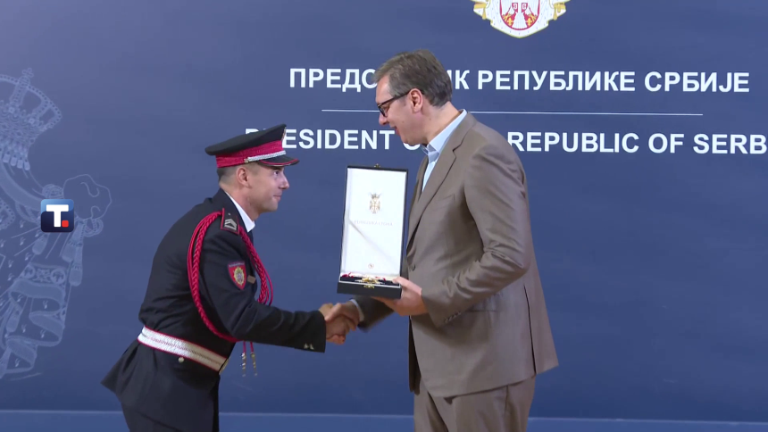 Вучић уручио Орден жандарму Милошу Јевремовићу