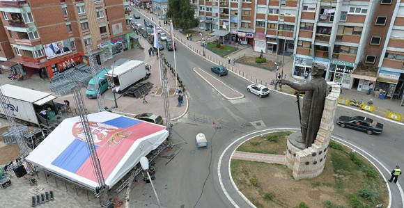 Албанац напао српске новинаре у Косовској Митровици