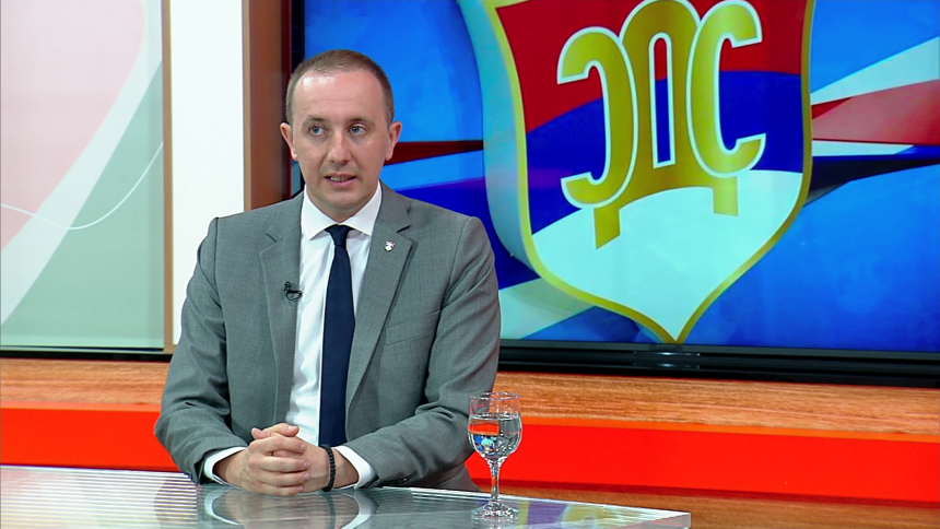 "Svi u vlasti su ucijenjeni od jednog čovjeka"