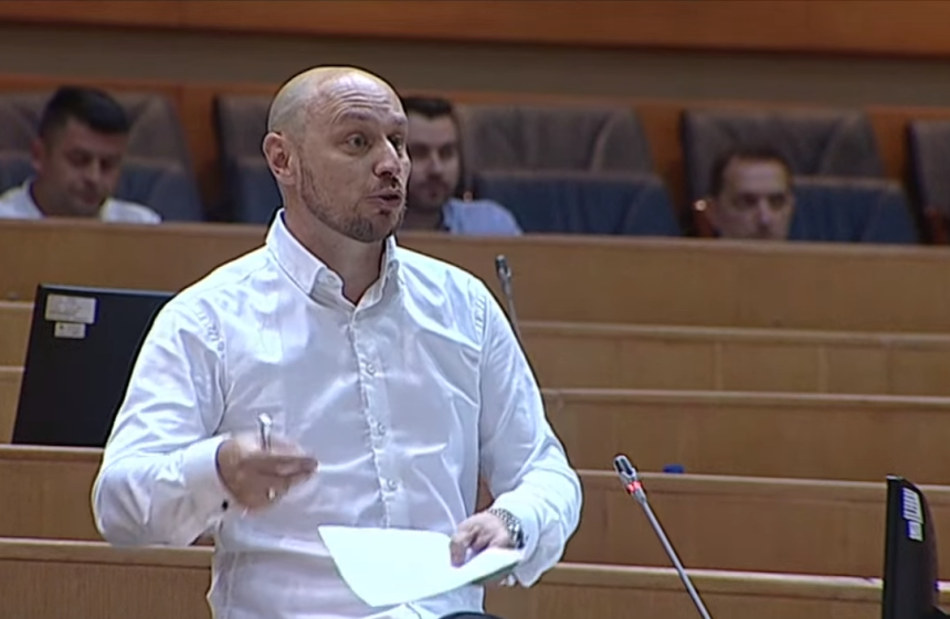 Petković: Usvajamo budžet, a ministra Amidžića nema!