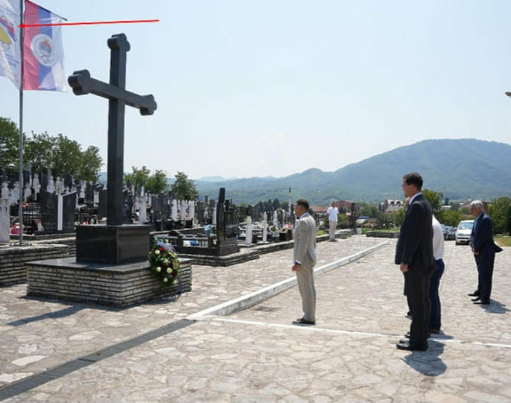 Predstavnici EU odali počast srpskim žrtvama u Bratuncu
