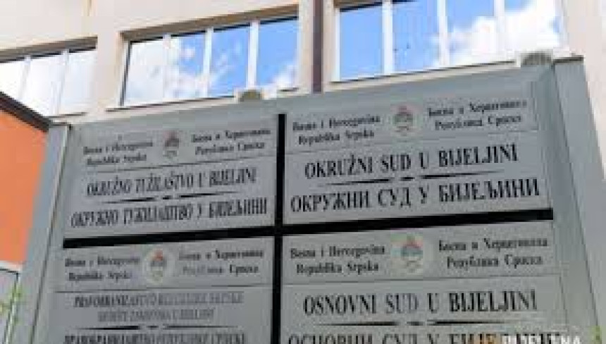 Požar u bijeljinskom tùžilaštvu ne jenjava- Poljevaju ga benzinom