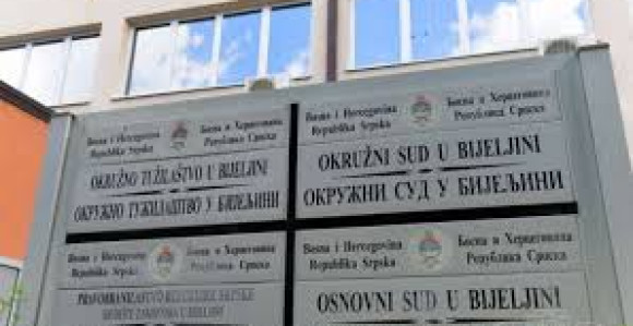 Požar u bijeljinskom tùžilaštvu ne jenjava- Poljevaju ga benzinom