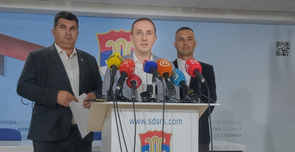 SNSD vodi računa samo o svojim, a ne o interesima naroda