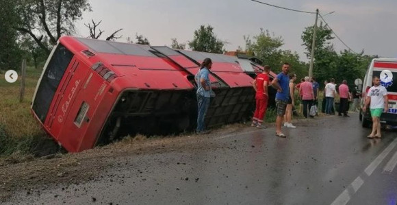 Autobus sleteo s puta, najmanje 10 povrijeđenih