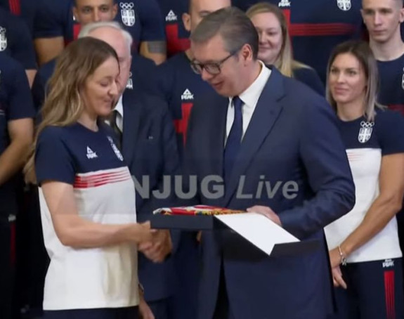 Vučić uručio zastavu olimpijskom timu Srbije