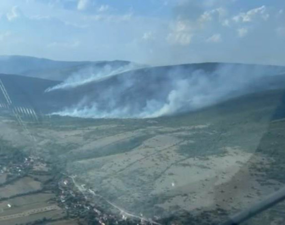 Ugašen požar: Helikopter izbacio 140 tona vode