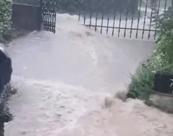 Jaka kiša izazvala bujične poplave u Bihaću (VIDEO)