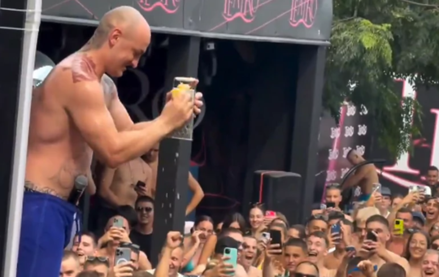 Desingerica stavlja kore za pitu po publici lupa jaja i renda sir!? (VIDEO)