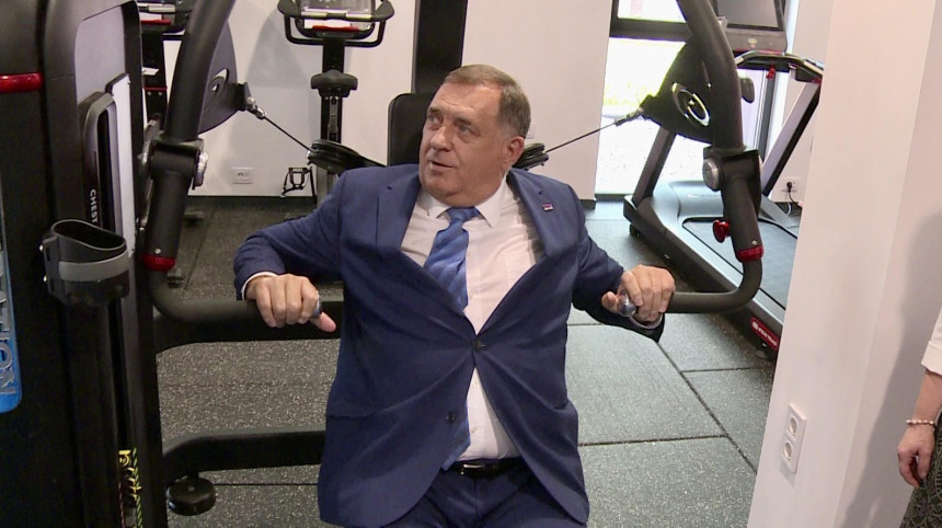Dodik u obilasku banje vježbao u teretani (VIDEO)
