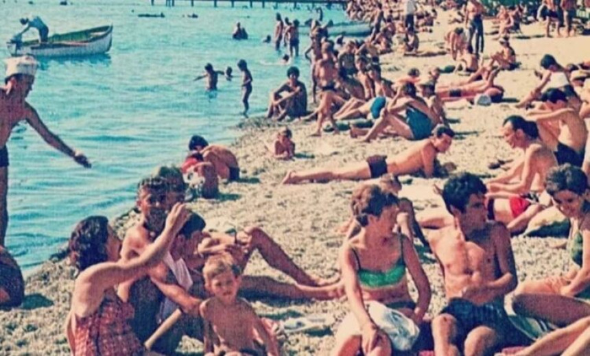 Fotografija sa plaže u bivšoj Jugi pravi je hit